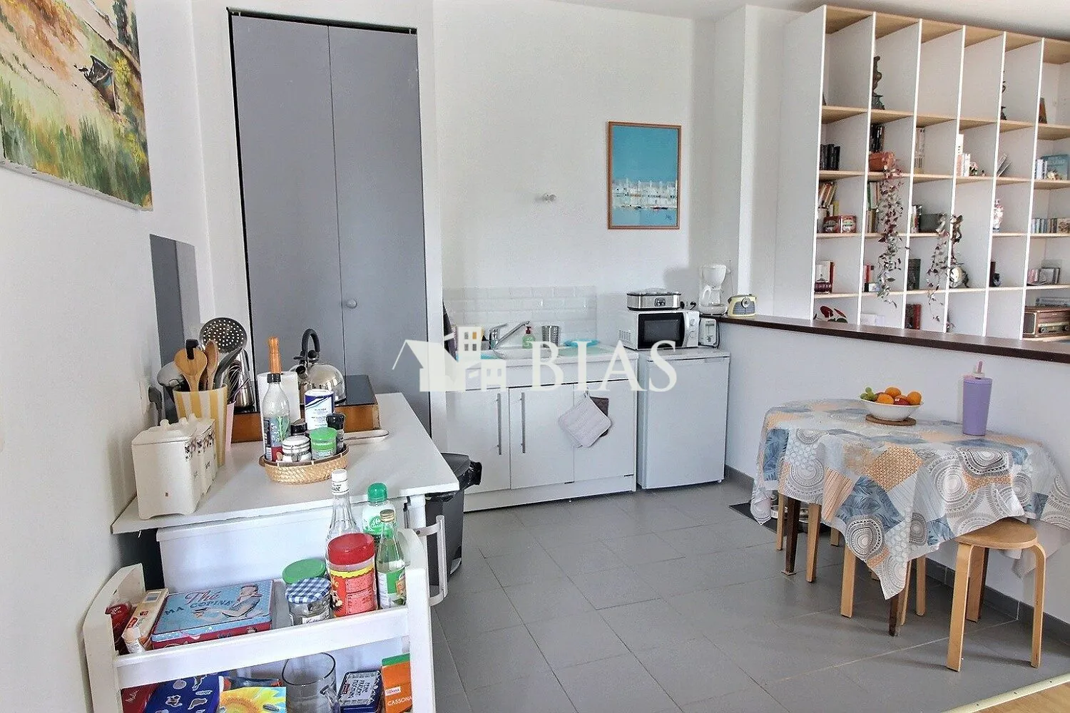 Appartement lumineux F2 à vendre à Elbeuf, parking sécurisé, proche des commodités 