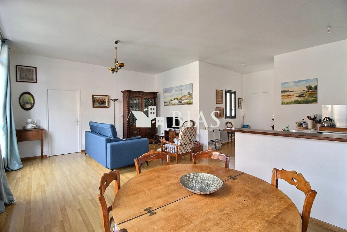 Appartement lumineux F2 à vendre à Elbeuf, parking sécurisé, proche des commodités 