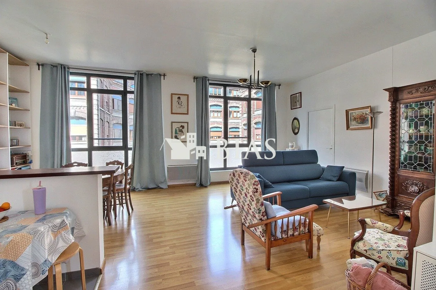 Appartement lumineux F2 à vendre à Elbeuf, parking sécurisé, proche des commodités 