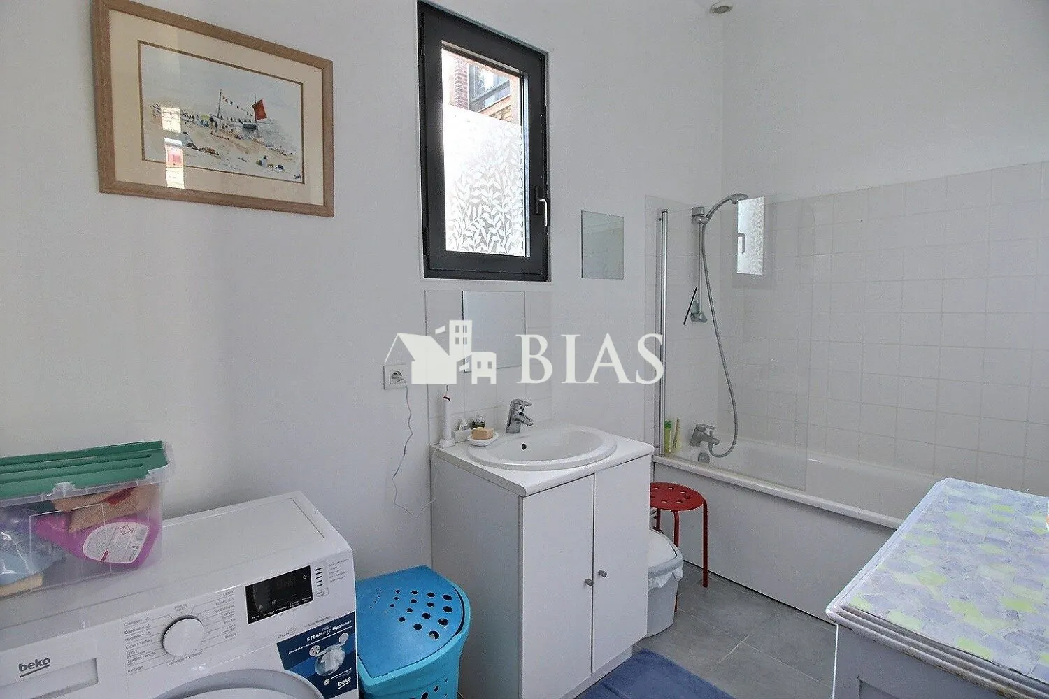 Appartement lumineux F2 à vendre à Elbeuf, parking sécurisé, proche des commodités 