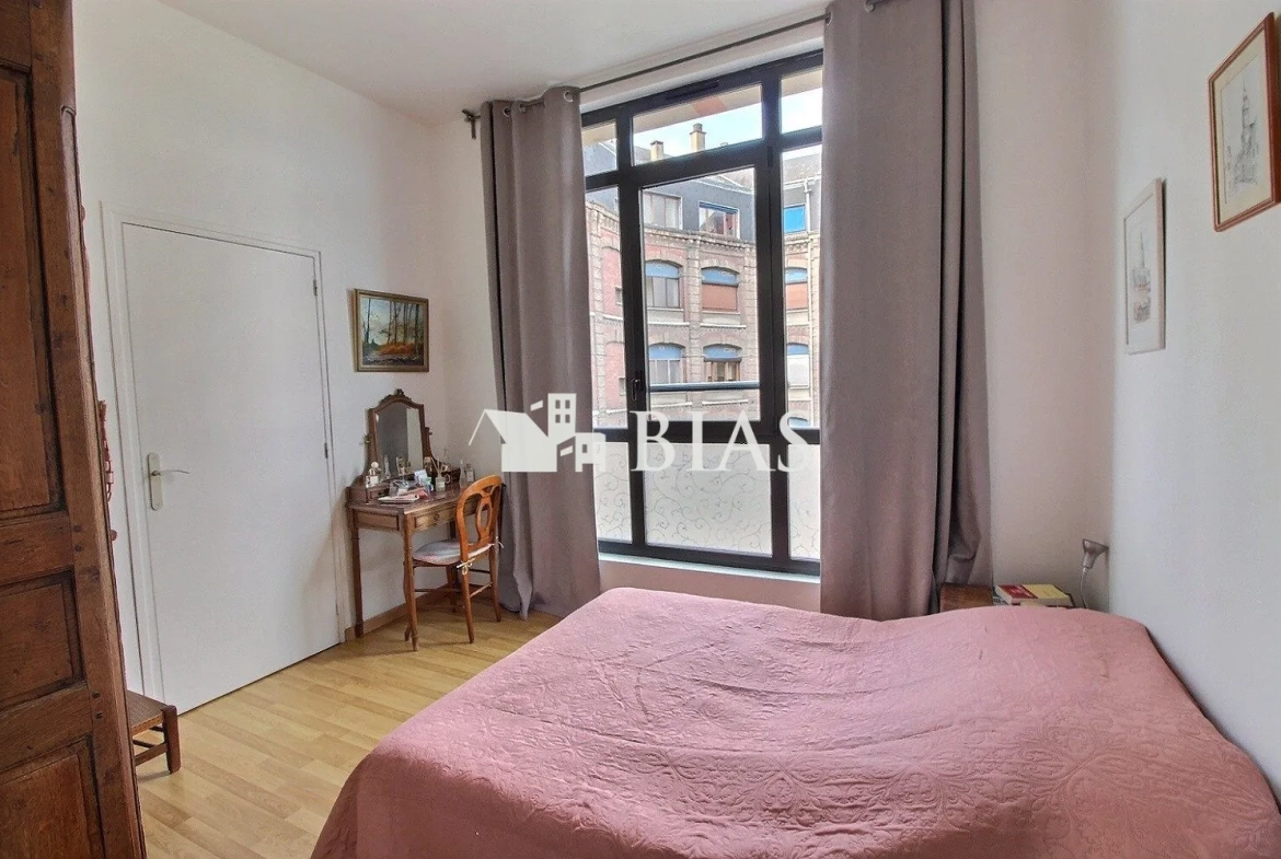 Appartement lumineux F2 à vendre à Elbeuf, parking sécurisé, proche des commodités 