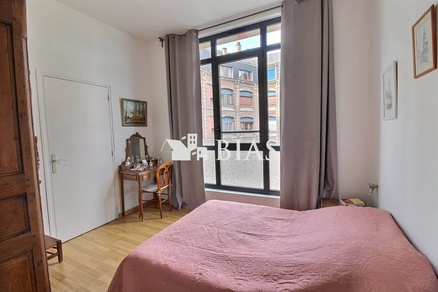 Appartement lumineux F2 à vendre à Elbeuf, parking sécurisé, proche des commodités 