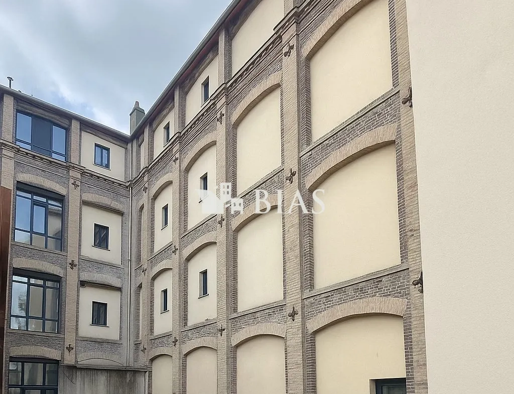Appartement lumineux F2 à vendre à Elbeuf, parking sécurisé, proche des commodités 