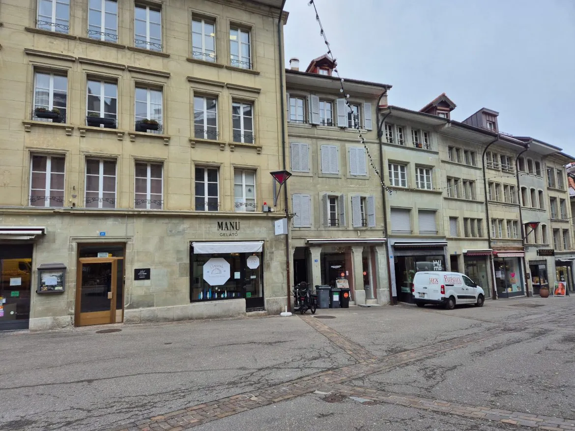 Bureaux à vendre avec reprise de bail à Fribourg - Idéal pour professions libérales 