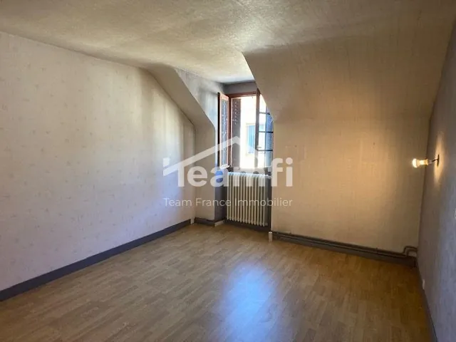Maison de ville avec garage à Issoudun 152,7 m² 