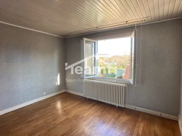 Maison de ville avec garage à Issoudun 152,7 m² 