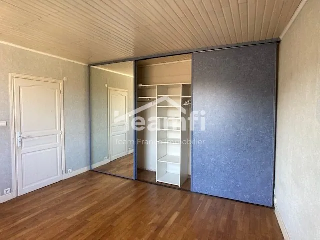 Maison de ville avec garage à Issoudun 152,7 m² 