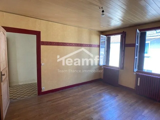 Maison de ville avec garage à Issoudun 152,7 m² 