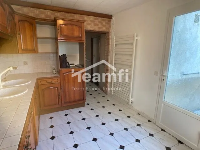 Maison de ville avec garage à Issoudun 152,7 m² 