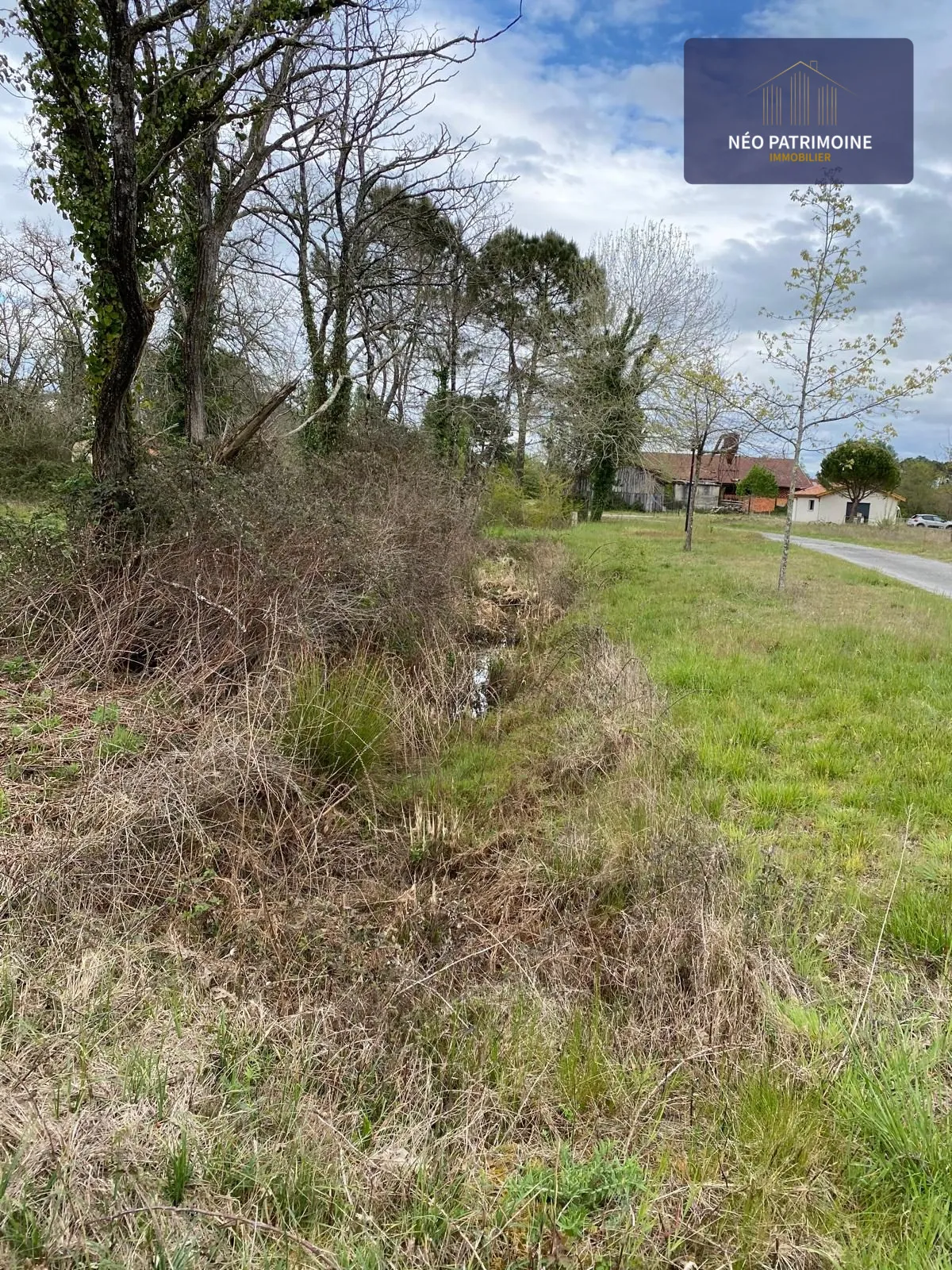 Terrain constructible et viabilisé à Luxey (40) - Opportunité, calme et liberté de construire 