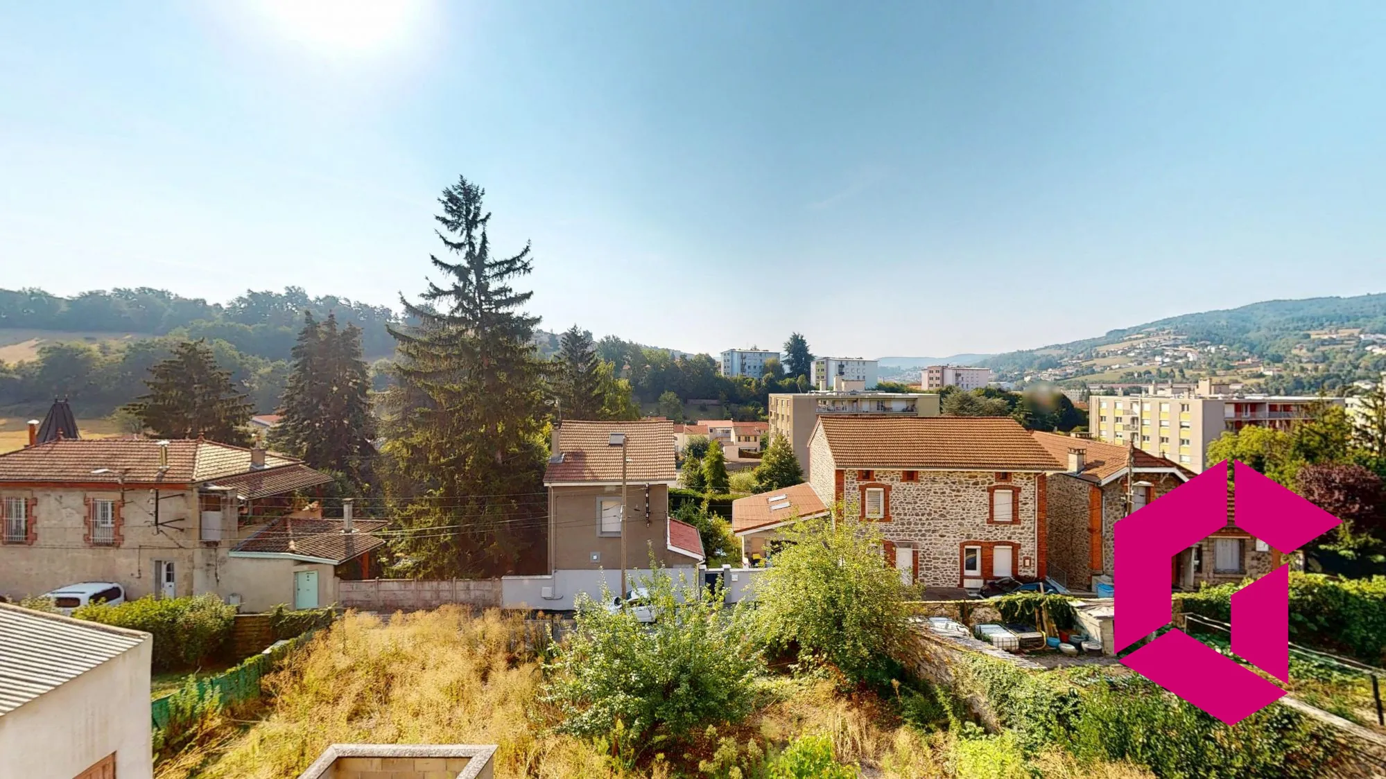 Combles à aménager de 55 m² au sol à Unieux, secteur calme 