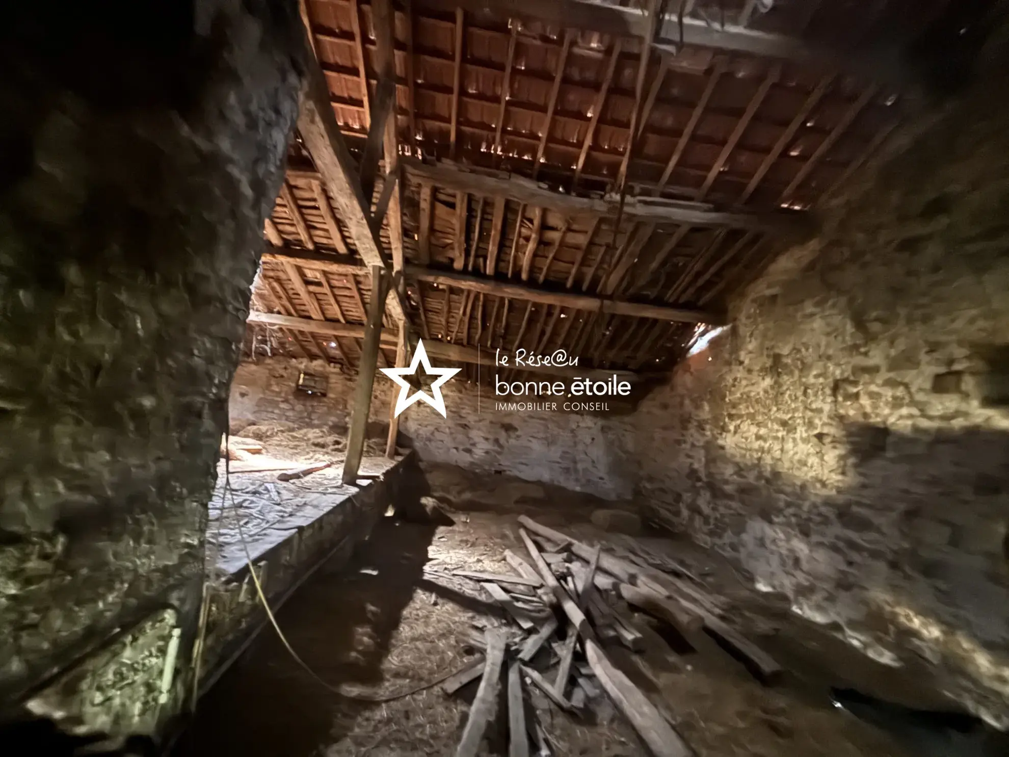 À vendre maison et grange à rénover à Damremont, Haute-Marne – Potentiel exceptionnel 