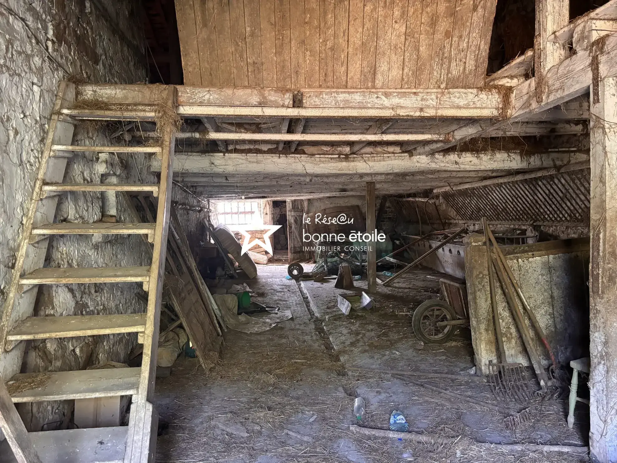 À vendre maison et grange à rénover à Damremont, Haute-Marne – Potentiel exceptionnel 