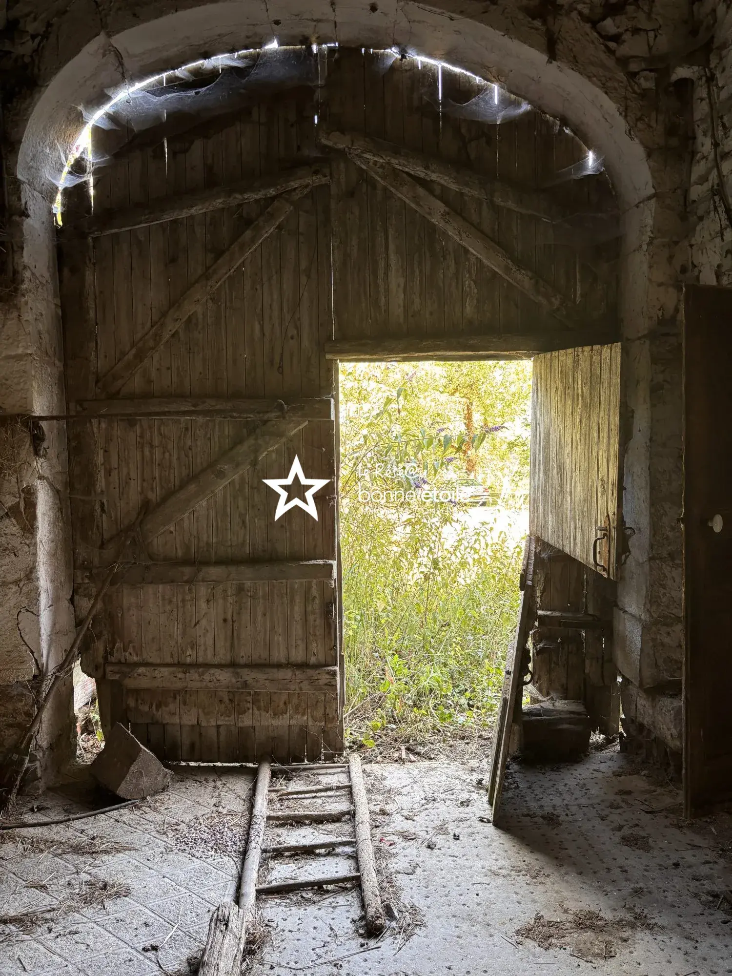 À vendre maison et grange à rénover à Damremont, Haute-Marne – Potentiel exceptionnel 