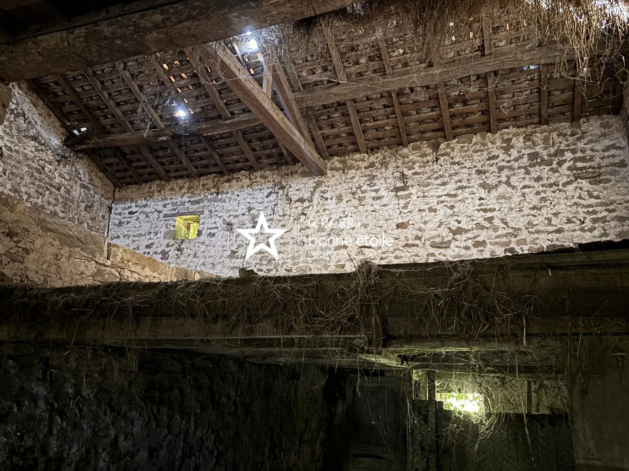 À vendre maison et grange à rénover à Damremont, Haute-Marne – Potentiel exceptionnel 