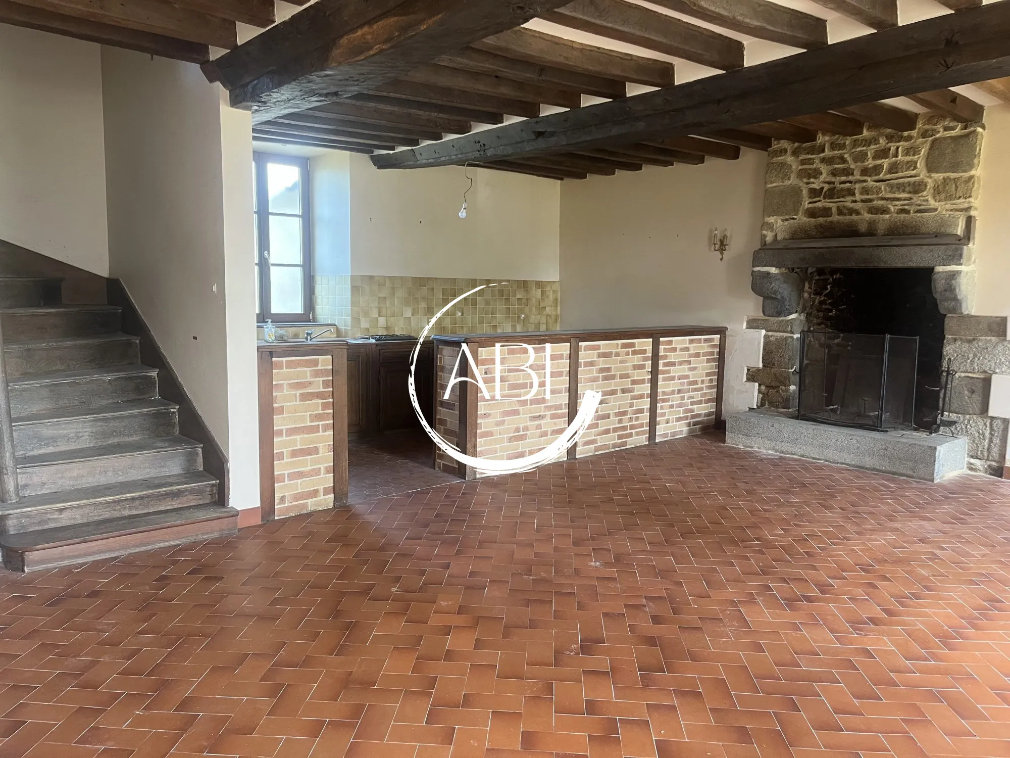 Charmante maison en pierre à vendre dans la Mayenne, 90 m² avec potentiel d'extension 
