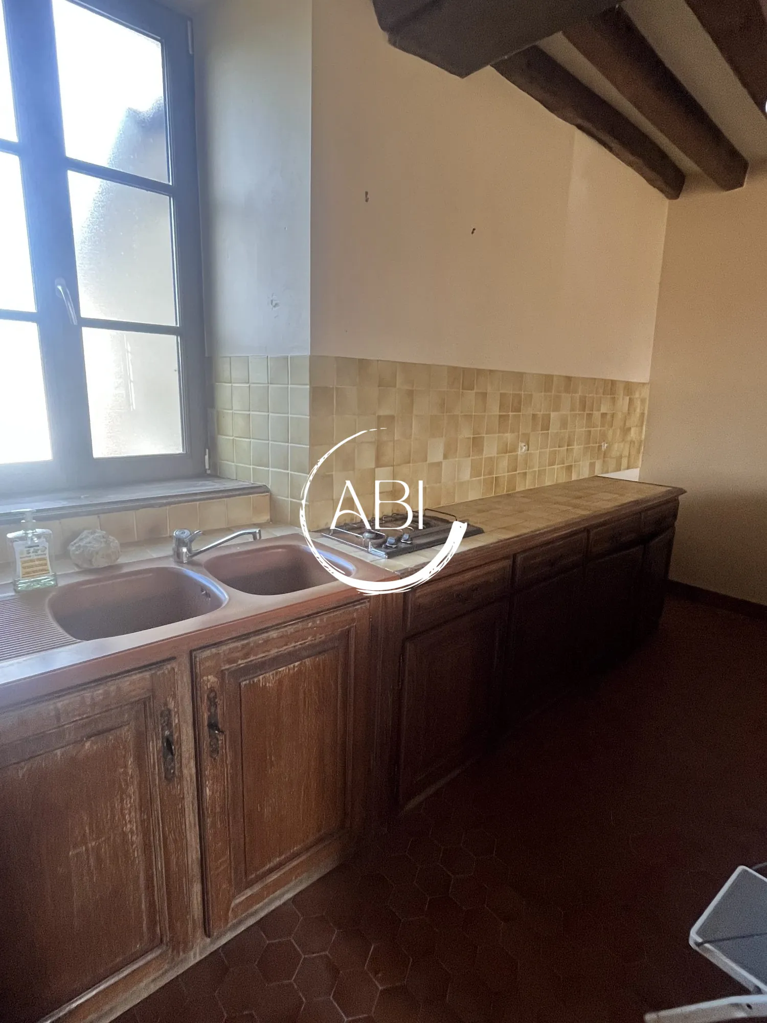 Charmante maison en pierre à vendre dans la Mayenne, 90 m² avec potentiel d'extension 