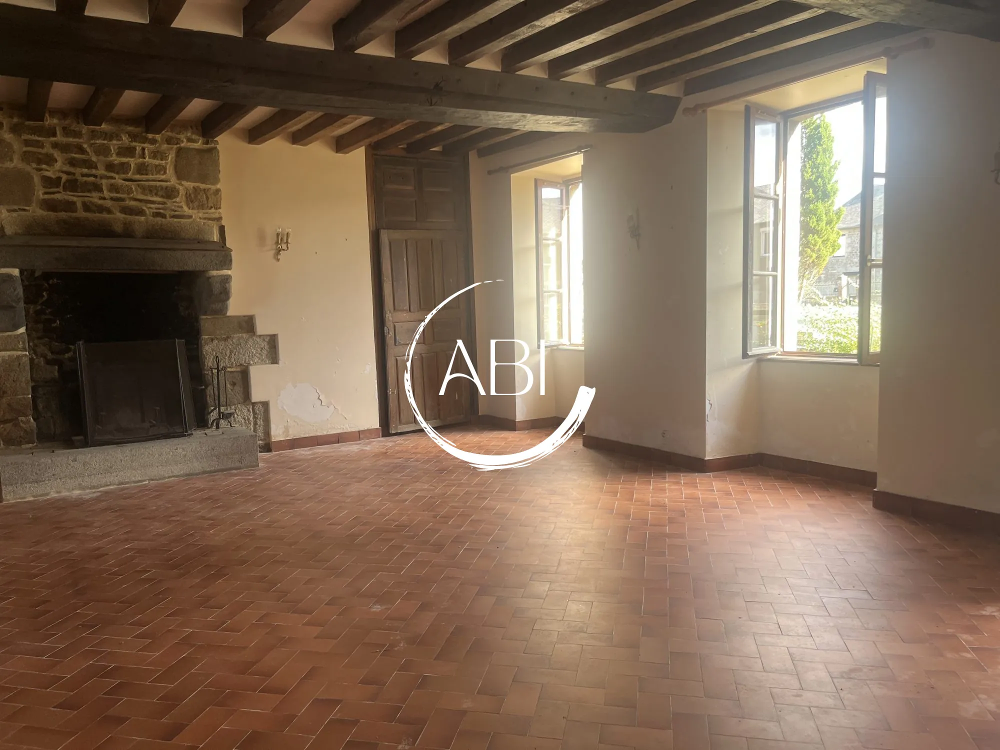 Charmante maison en pierre à vendre dans la Mayenne, 90 m² avec potentiel d'extension 
