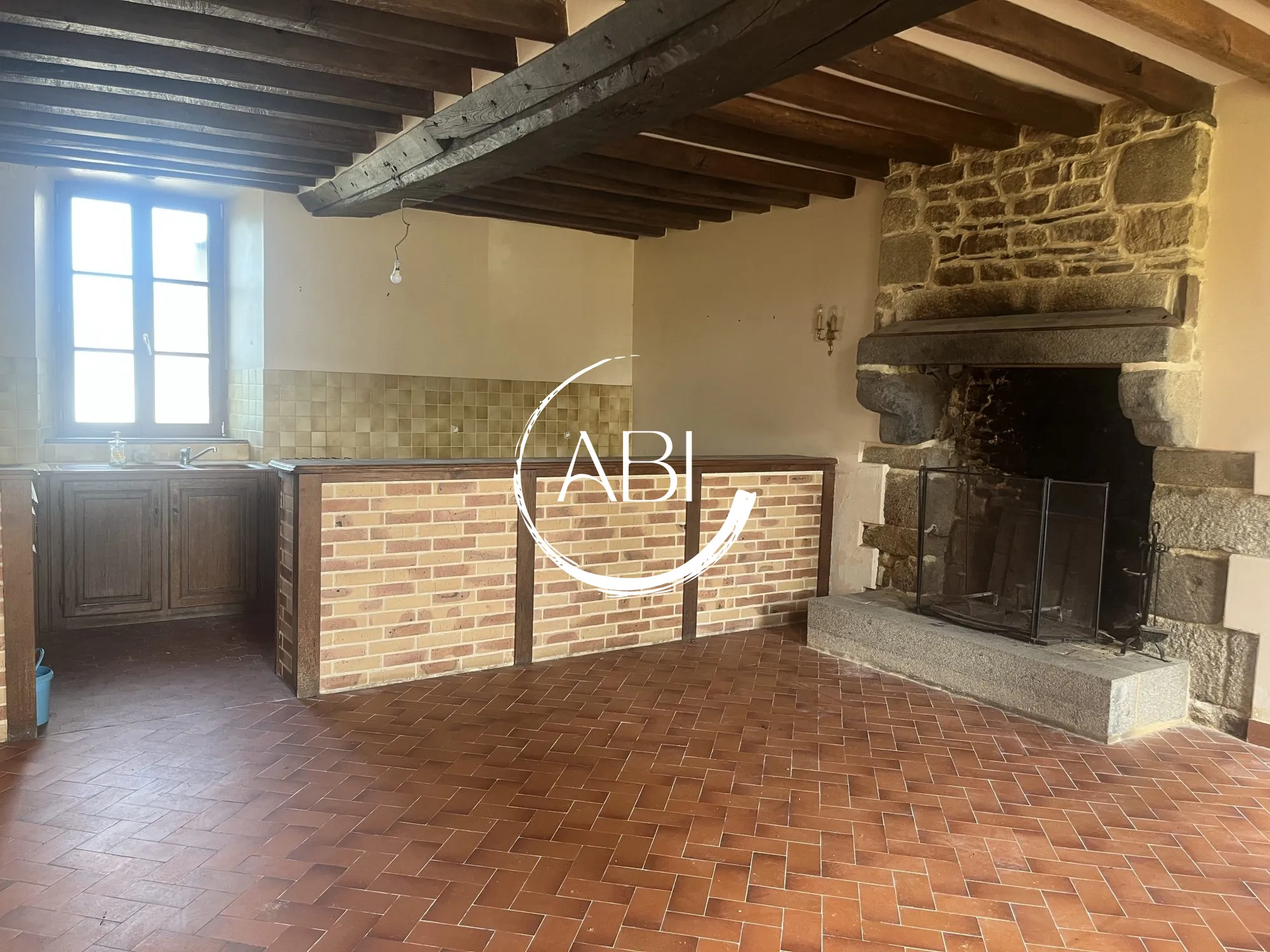 Charmante maison en pierre à vendre dans la Mayenne, 90 m² avec potentiel d'extension 
