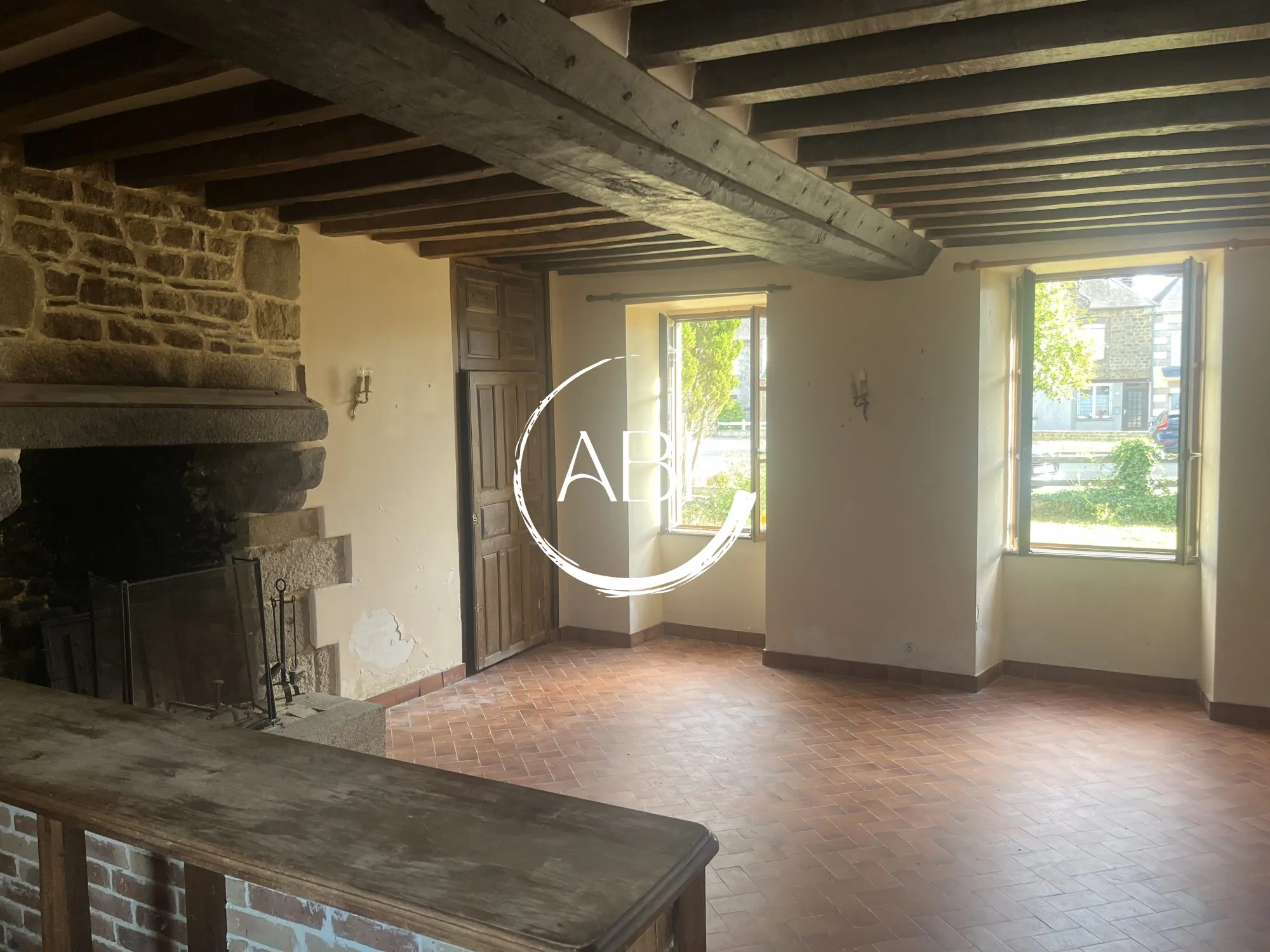 Charmante maison en pierre à vendre dans la Mayenne, 90 m² avec potentiel d'extension 