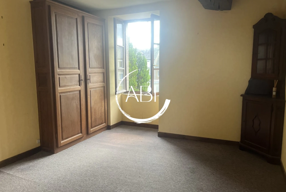 Charmante maison en pierre à vendre dans la Mayenne, 90 m² avec potentiel d'extension 