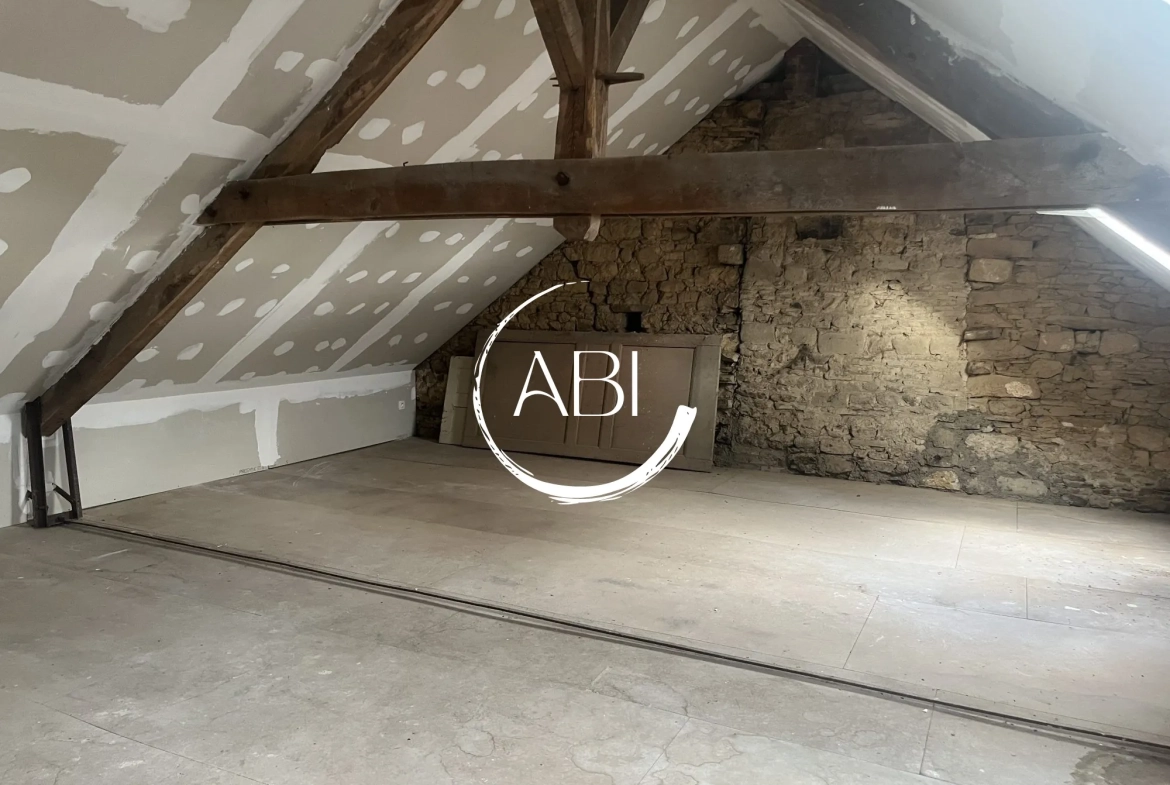 Charmante maison en pierre à vendre dans la Mayenne, 90 m² avec potentiel d'extension 