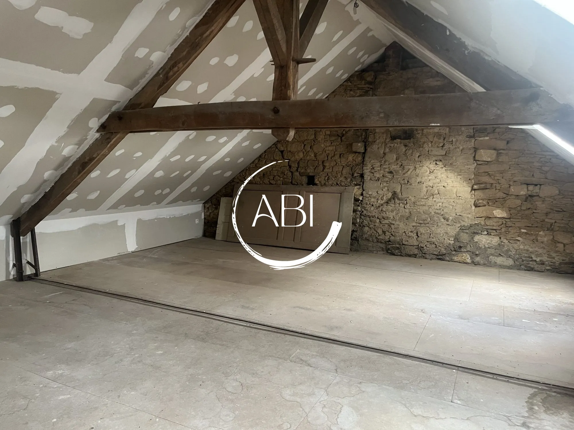 Charmante maison en pierre à vendre dans la Mayenne, 90 m² avec potentiel d'extension 