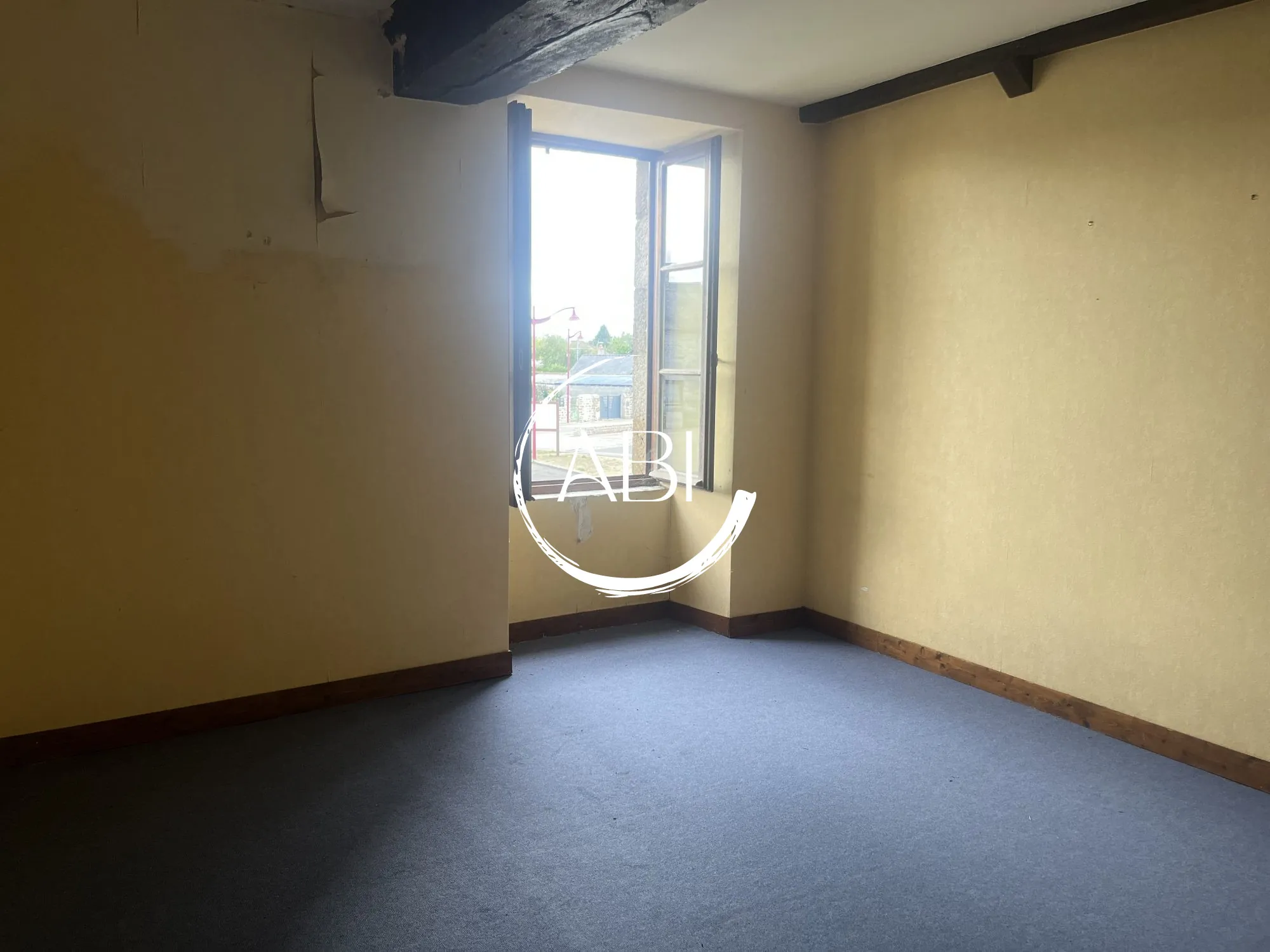 Charmante maison en pierre à vendre dans la Mayenne, 90 m² avec potentiel d'extension 