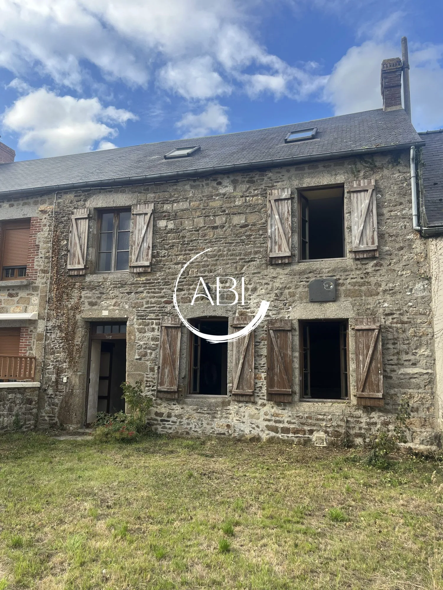 Charmante maison en pierre à vendre dans la Mayenne, 90 m² avec potentiel d'extension 