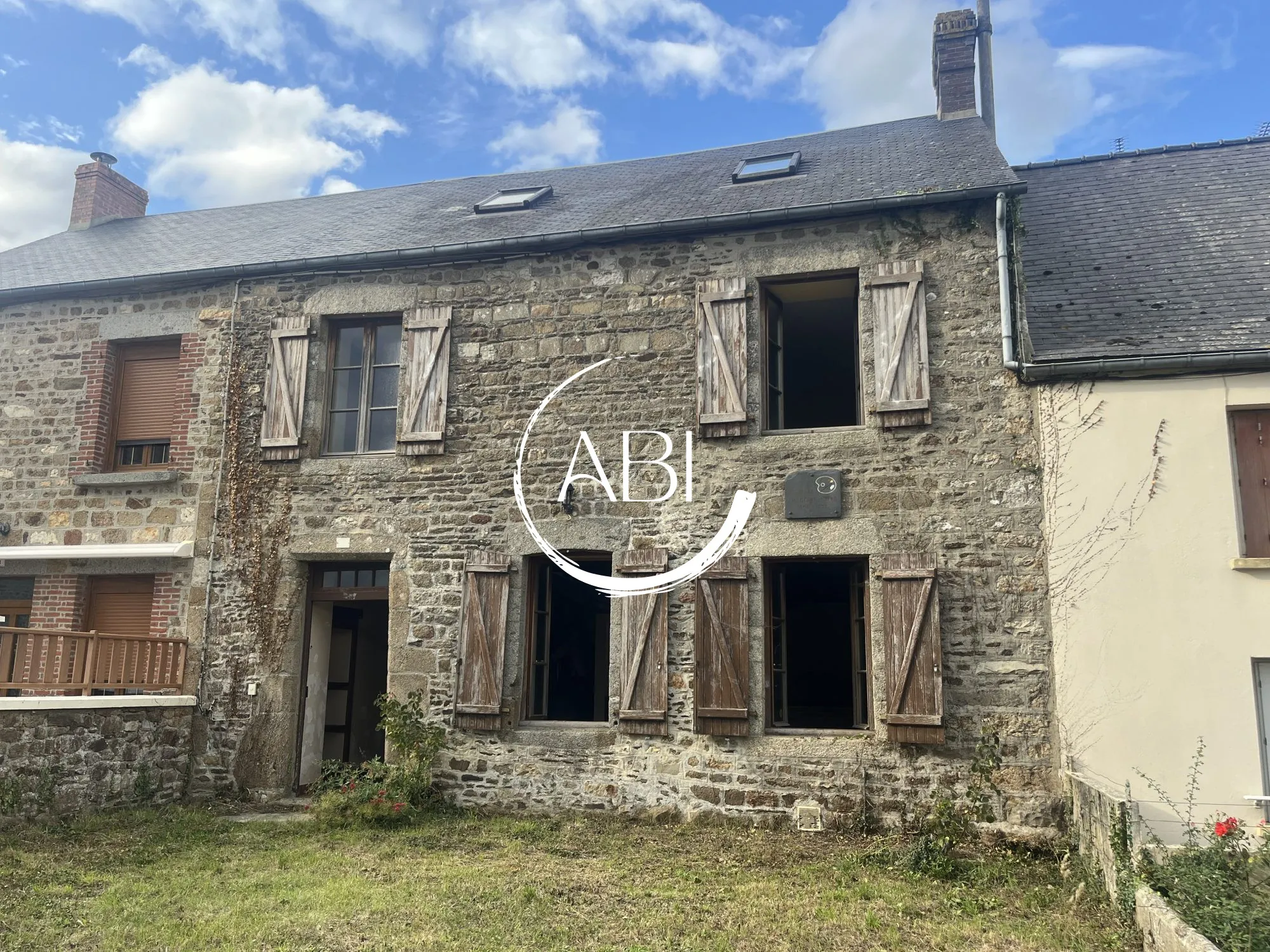 Charmante maison en pierre à vendre dans la Mayenne, 90 m² avec potentiel d'extension 