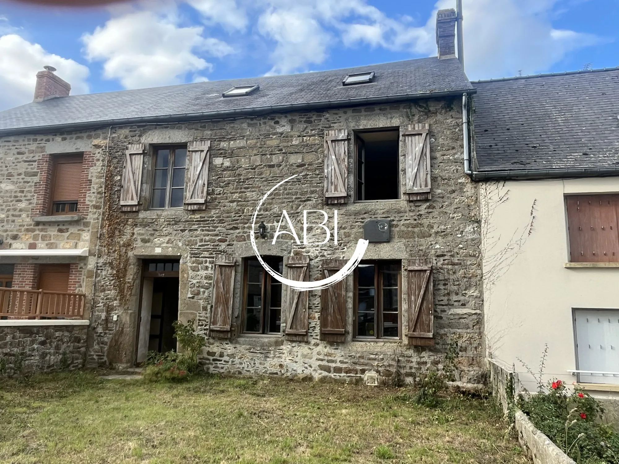 Charmante maison en pierre à vendre dans la Mayenne, 90 m² avec potentiel d'extension 