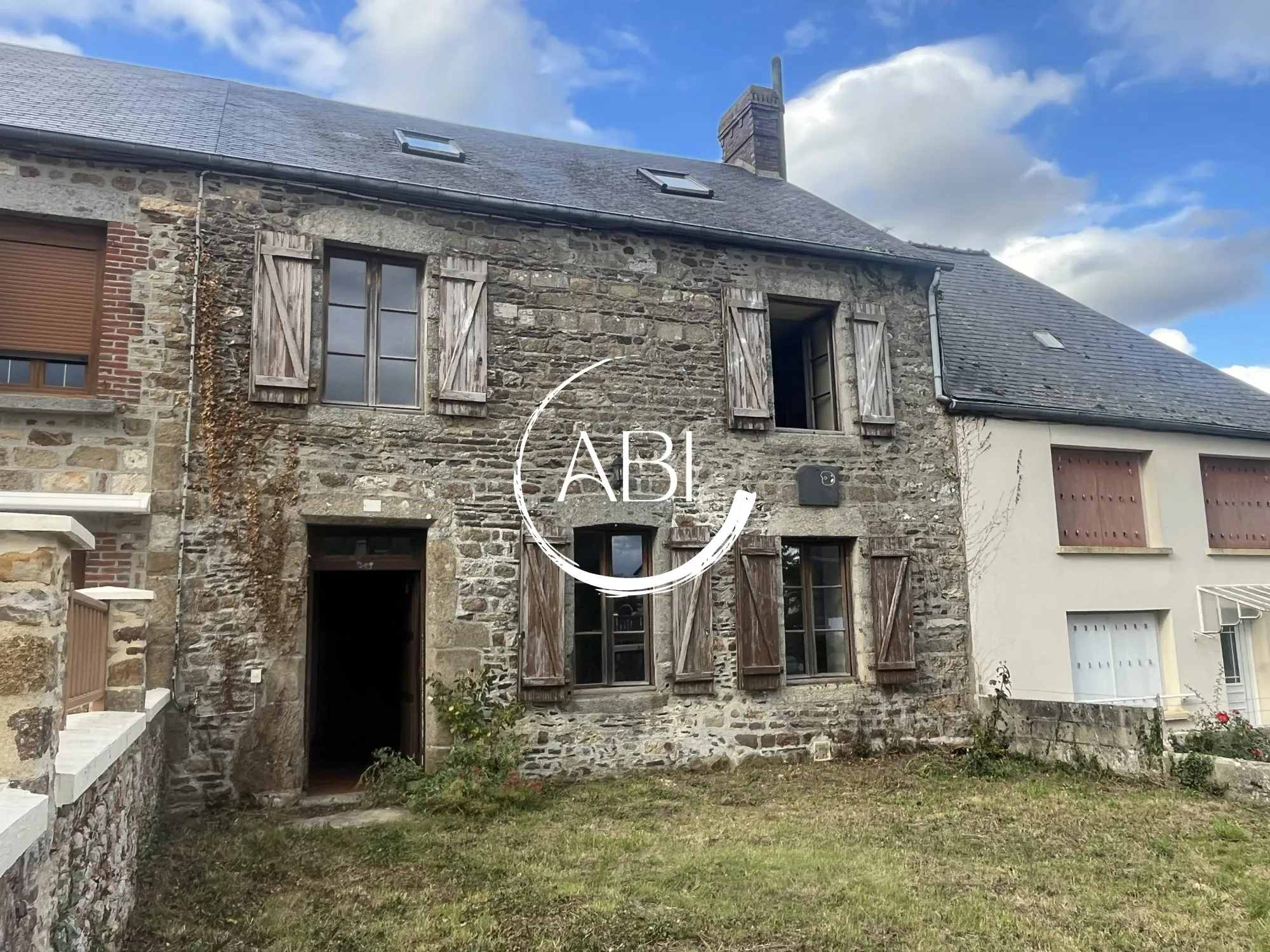 Charmante maison en pierre à vendre dans la Mayenne, 90 m² avec potentiel d'extension 