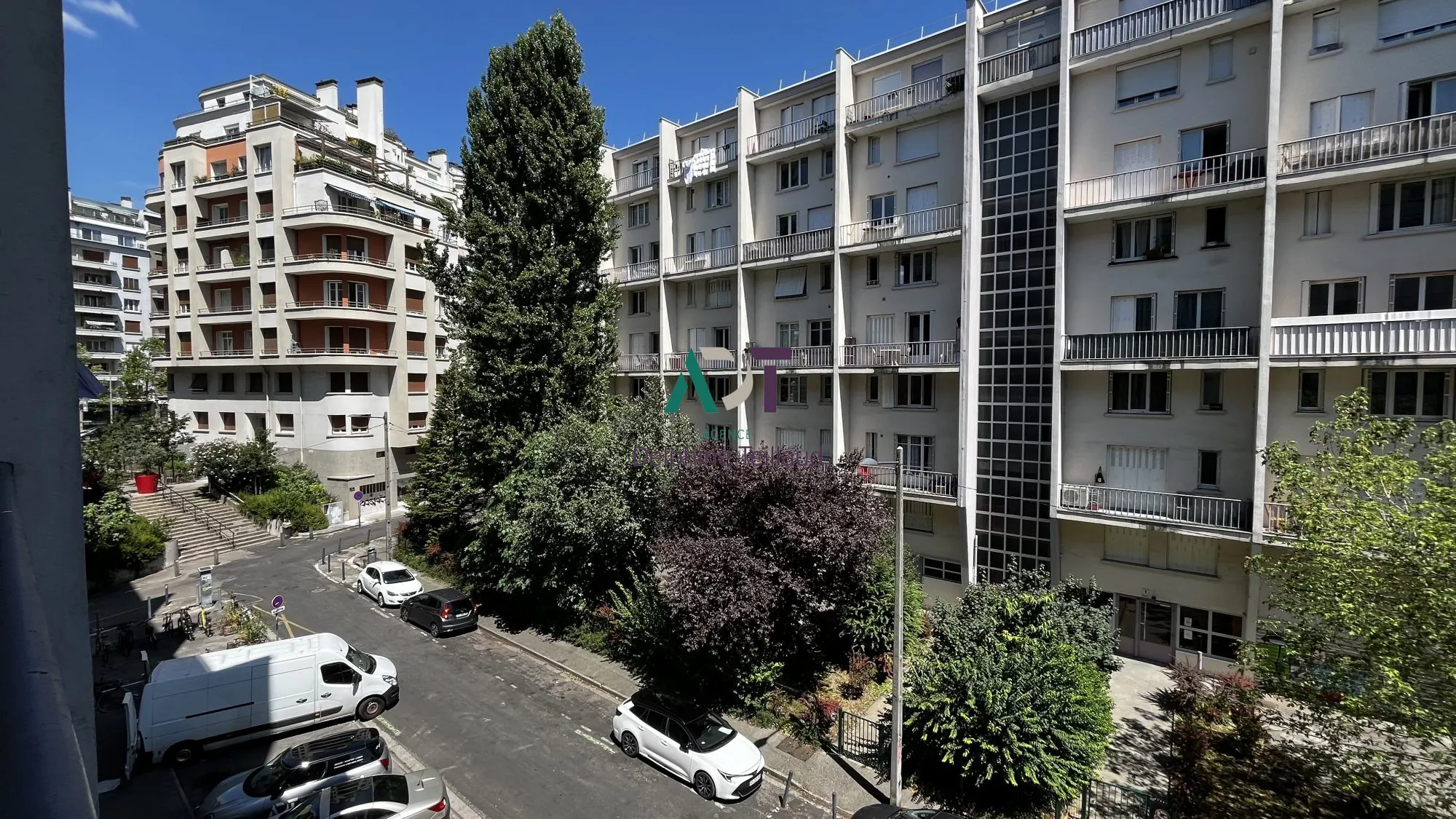 À vendre à Grenoble, duplex 3 pièces avec balcon, ascenseur, proche tramway 