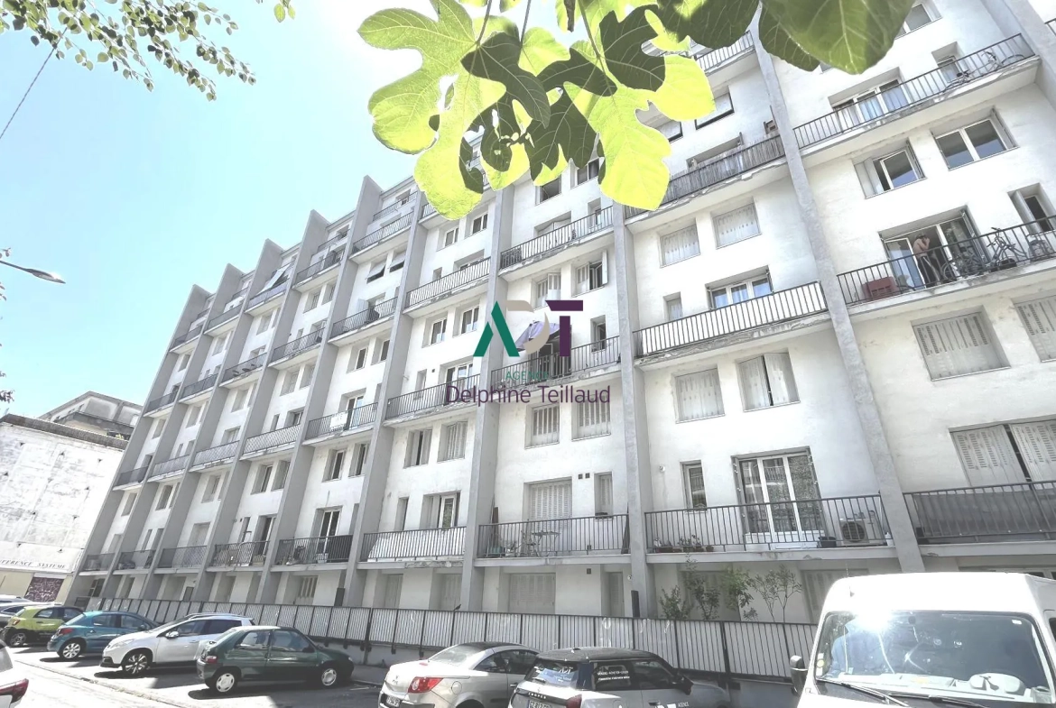 À vendre à Grenoble, duplex 3 pièces avec balcon, ascenseur, proche tramway 