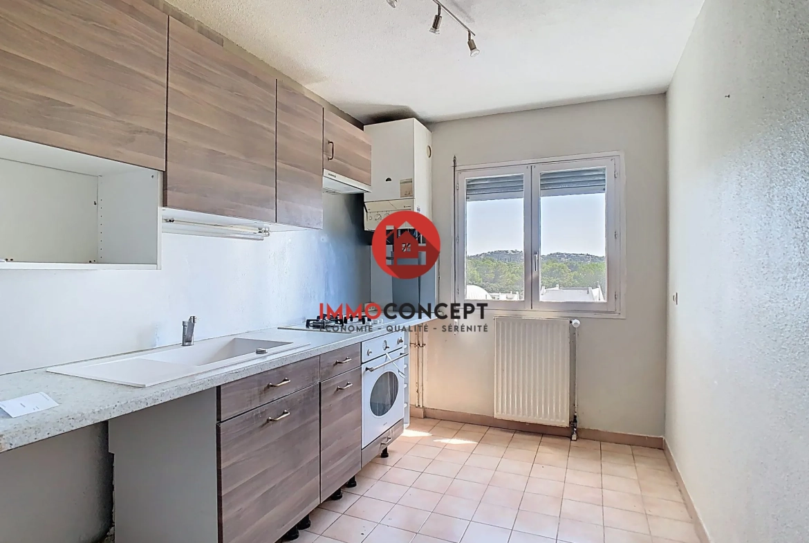 Appartement traversant de 85 m² avec parking et cave à Les Angles (30133) 
