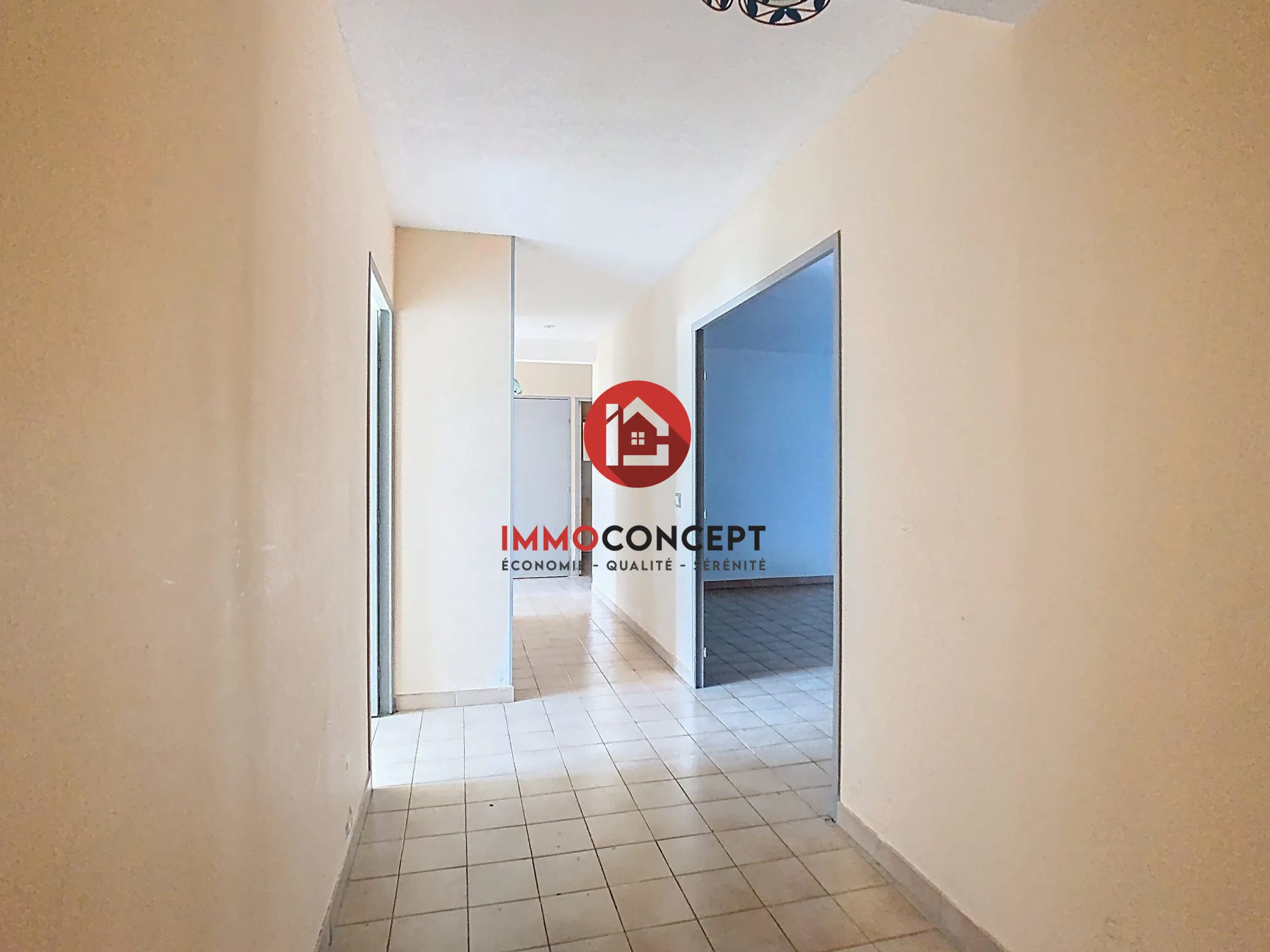 Appartement traversant de 85 m² avec parking et cave à Les Angles (30133) 