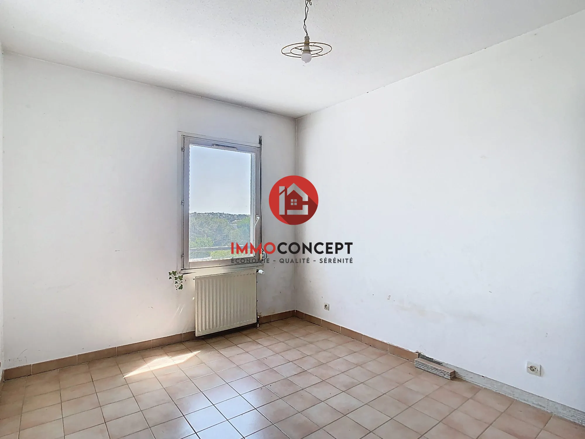 Appartement traversant de 85 m² avec parking et cave à Les Angles (30133) 