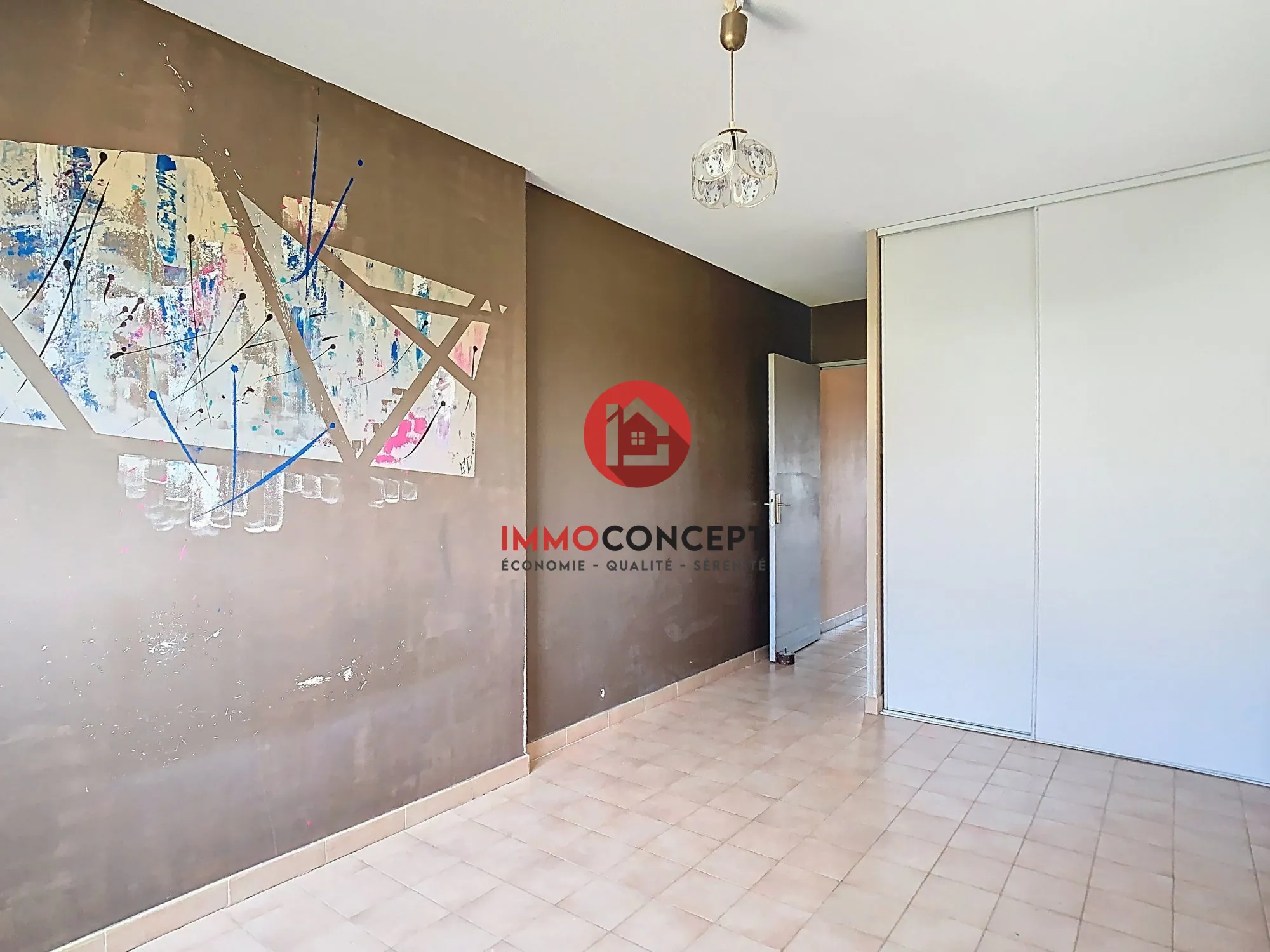 Appartement traversant de 85 m² avec parking et cave à Les Angles (30133) 