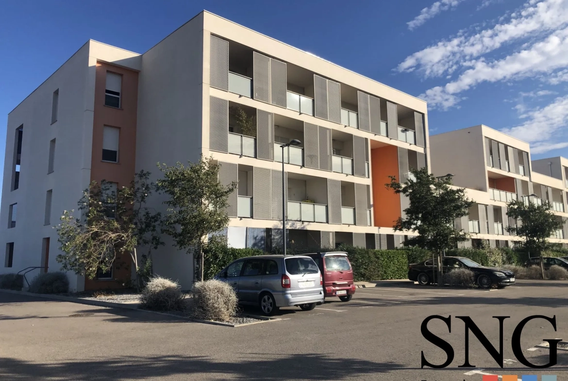 Appartement T2 récent avec terrasse et parking à Narbonne 