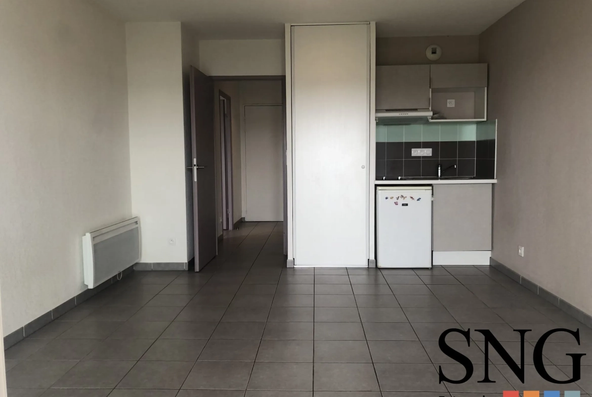 Appartement T2 récent avec terrasse et parking à Narbonne 