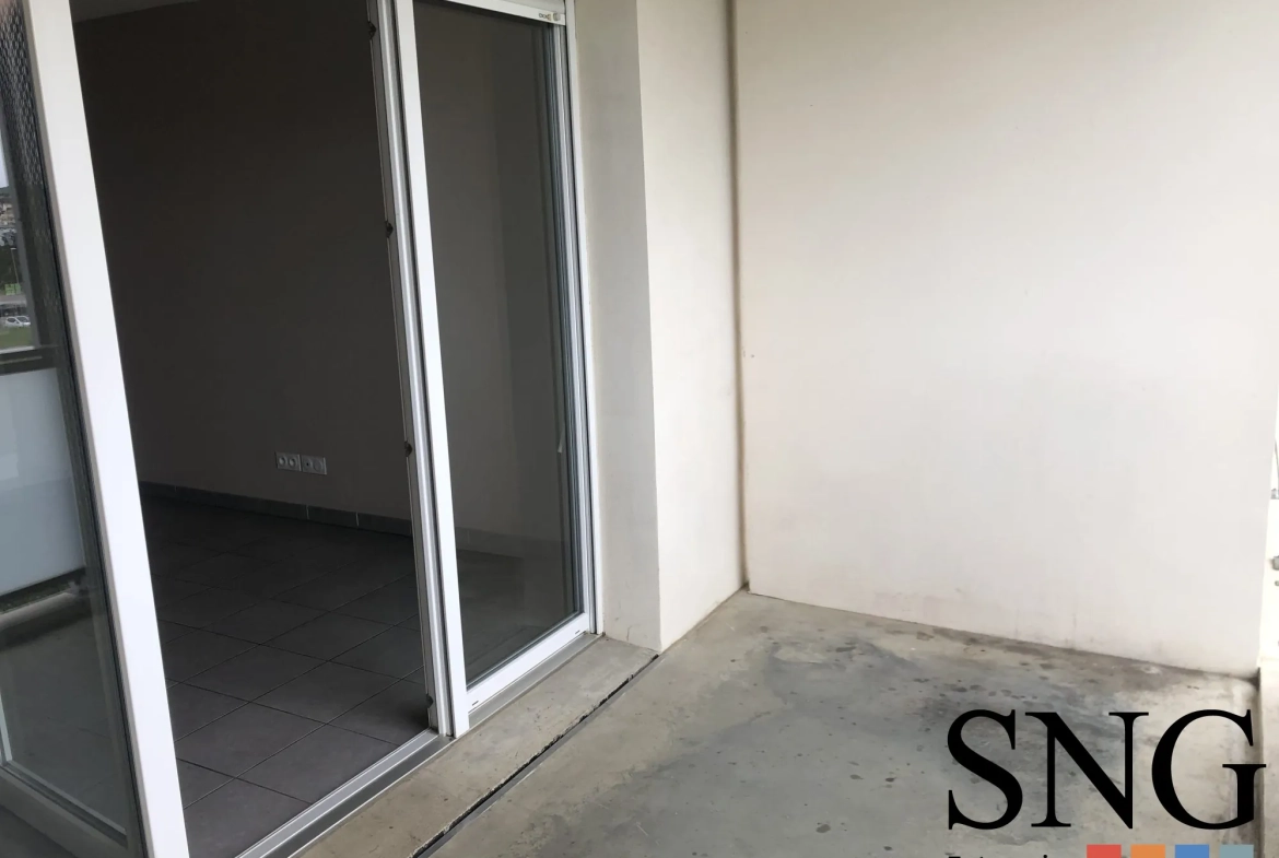 Appartement T2 récent avec terrasse et parking à Narbonne 