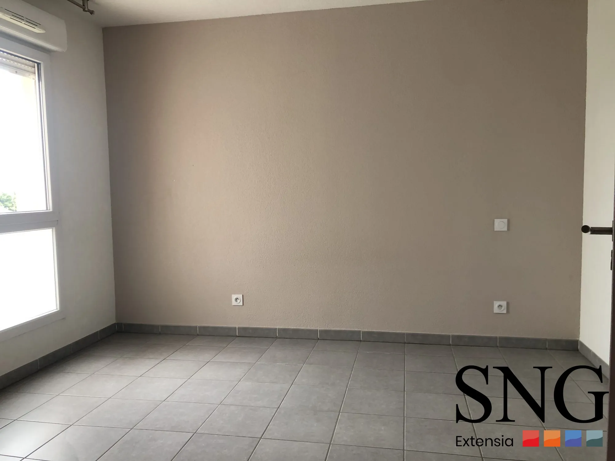 Appartement T2 récent avec terrasse et parking à Narbonne 