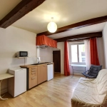 Studio meublé à Grenoble, centre-ville, 22 m², calme et proche tram, idéal investisseur ou premier achat