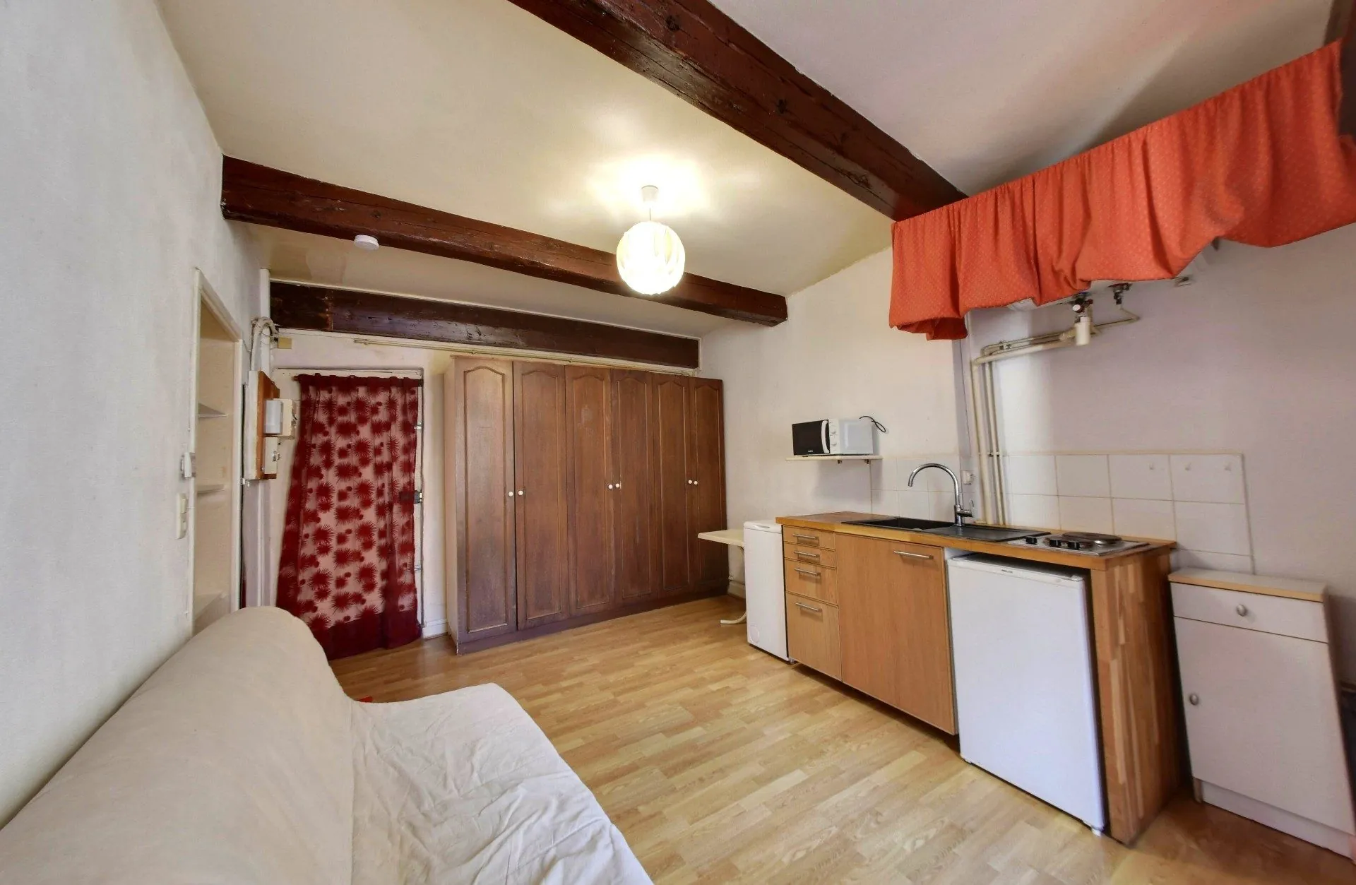 Studio meublé à Grenoble, centre-ville, 22 m², calme et proche tram, idéal investisseur ou premier achat 