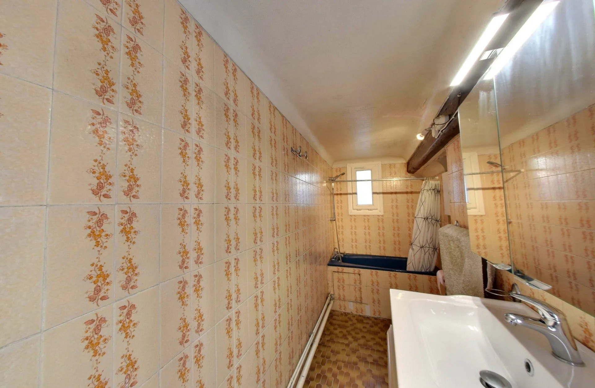 Studio meublé à Grenoble, centre-ville, 22 m², calme et proche tram, idéal investisseur ou premier achat 