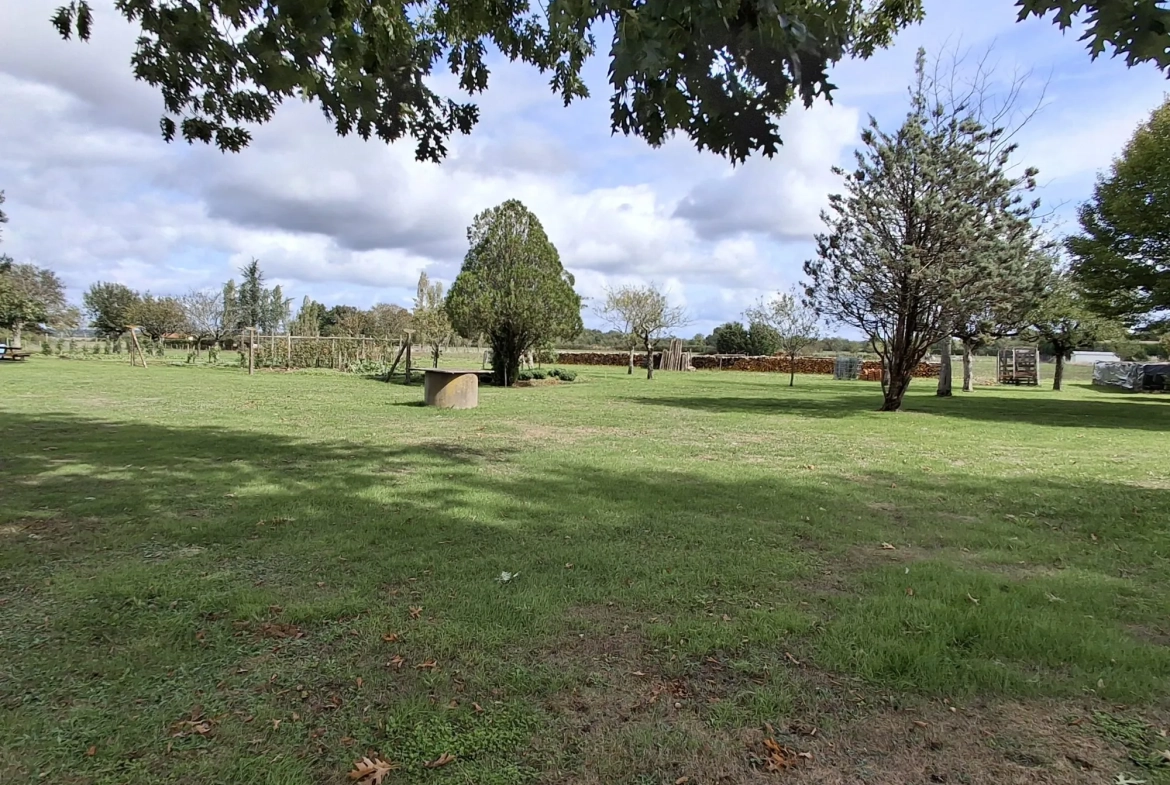 Terrain constructible non viabilisé à Saint-Adjutory, 2000 m² en campagne calme 