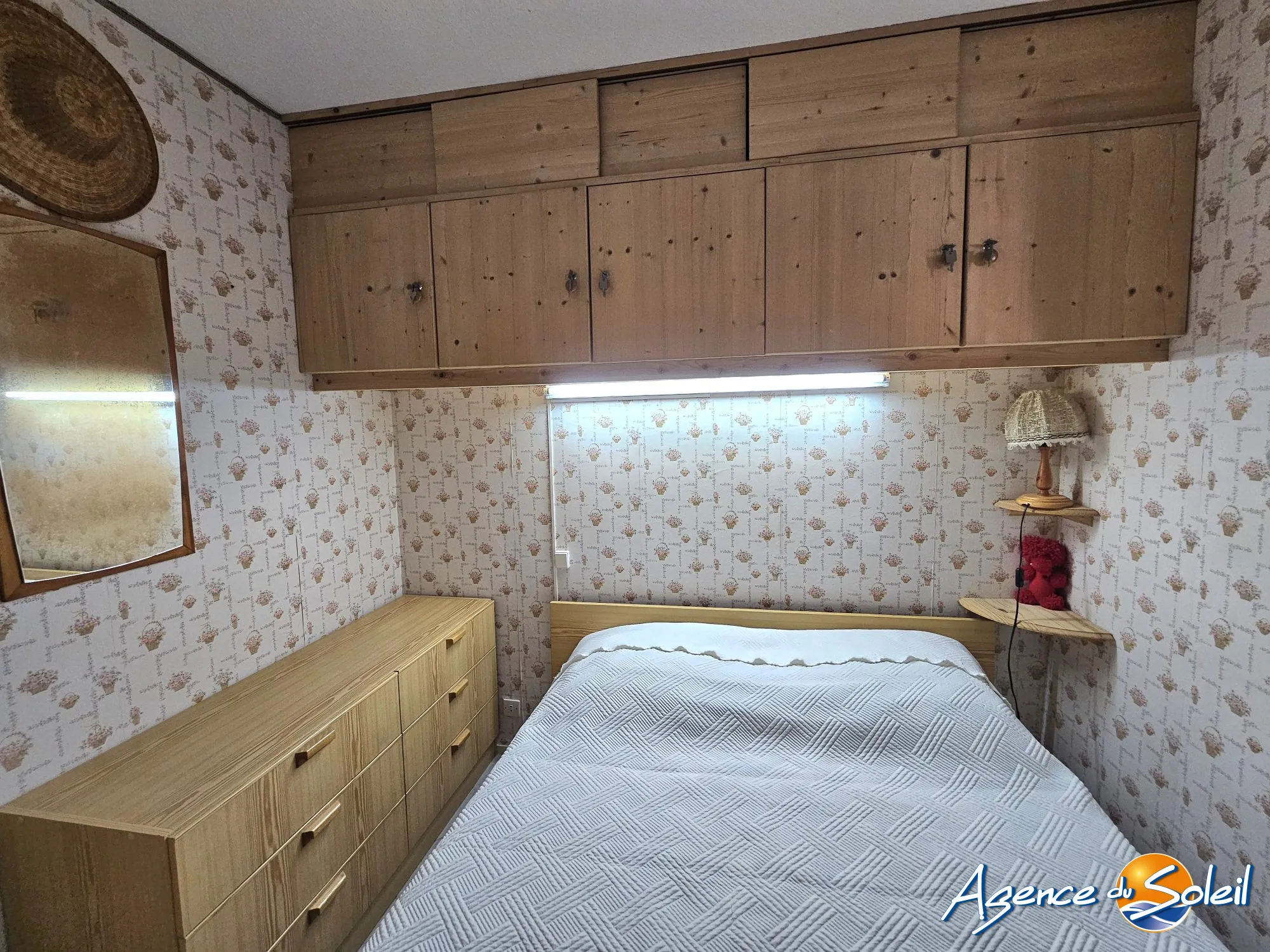 Bel appartement T2 avec terrasse et piscine à Gruissan, vue dégagée, idéal pour résidence ou investissement 