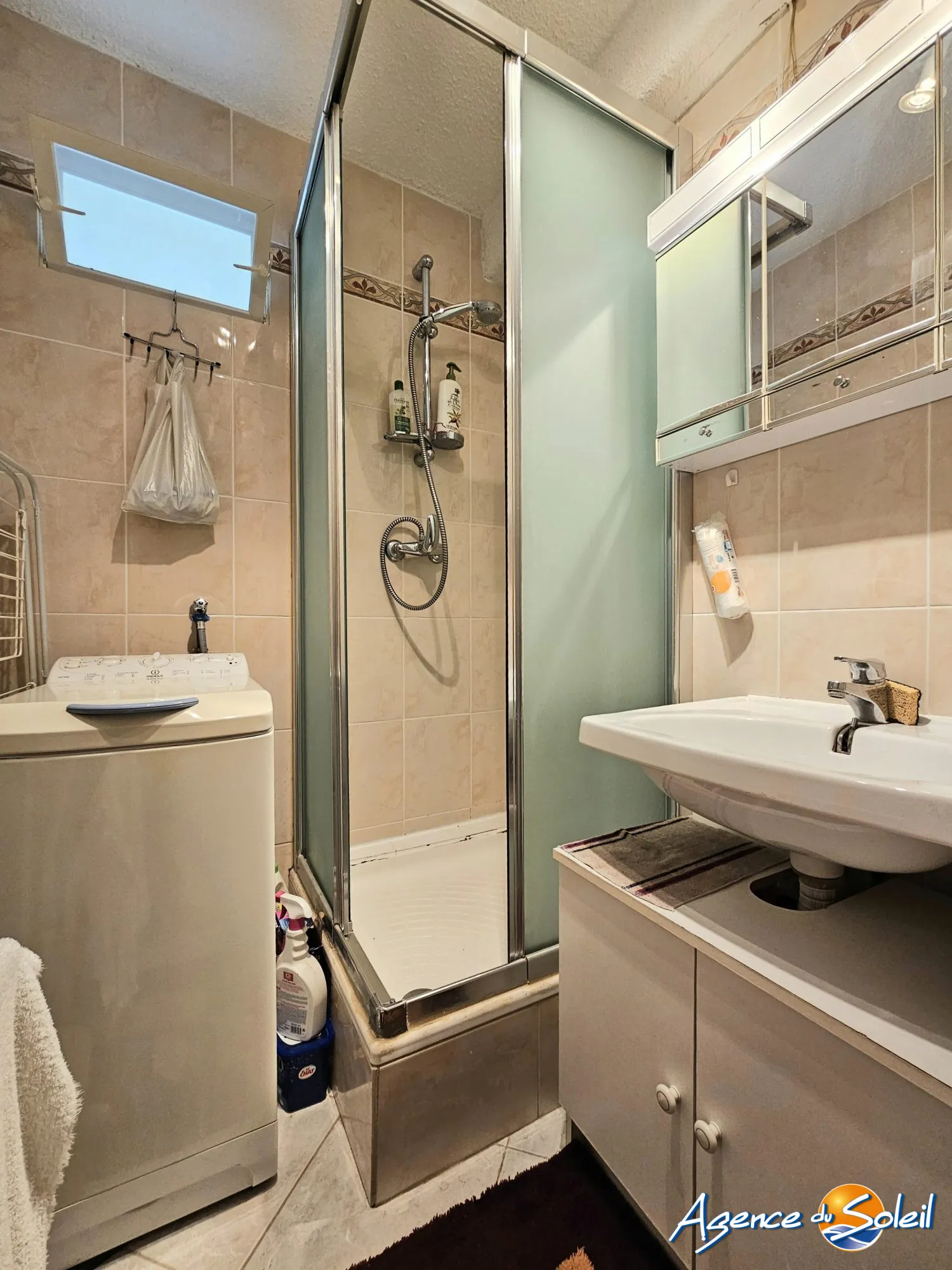 Bel appartement T2 avec terrasse et piscine à Gruissan, vue dégagée, idéal pour résidence ou investissement 
