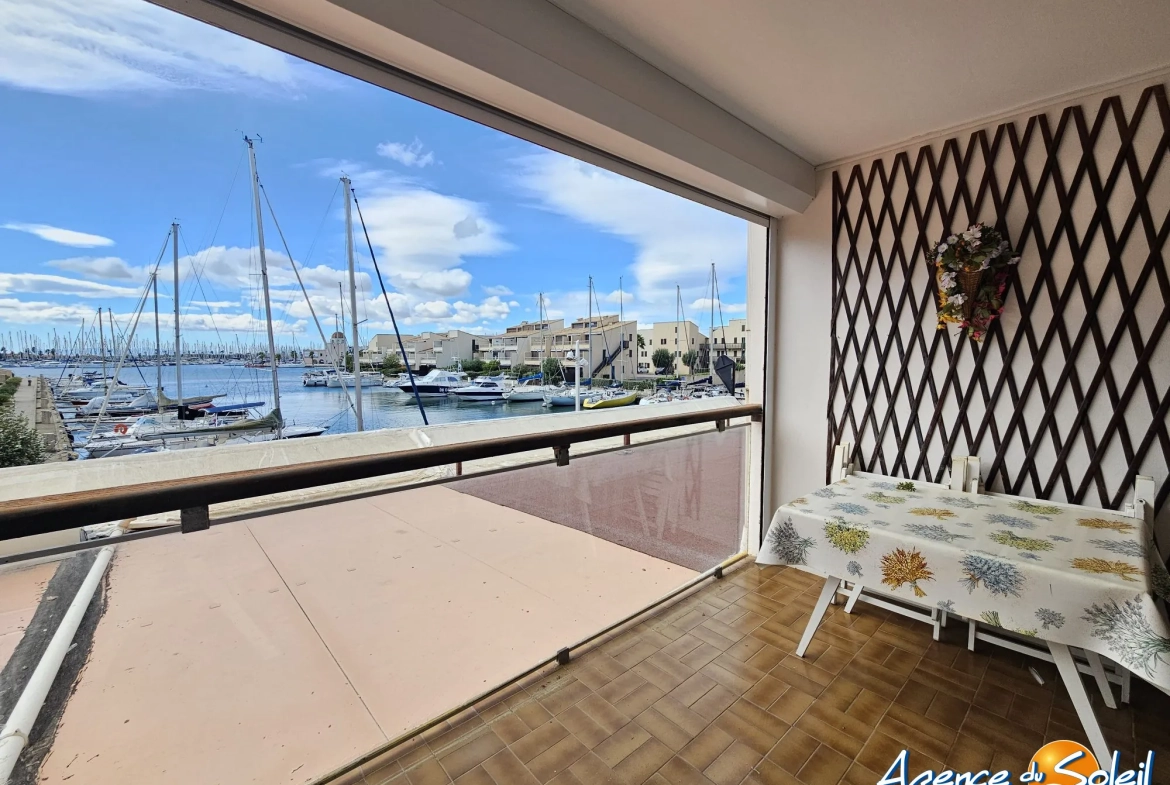 Bel appartement T2 avec terrasse et piscine à Gruissan, vue dégagée, idéal pour résidence ou investissement 