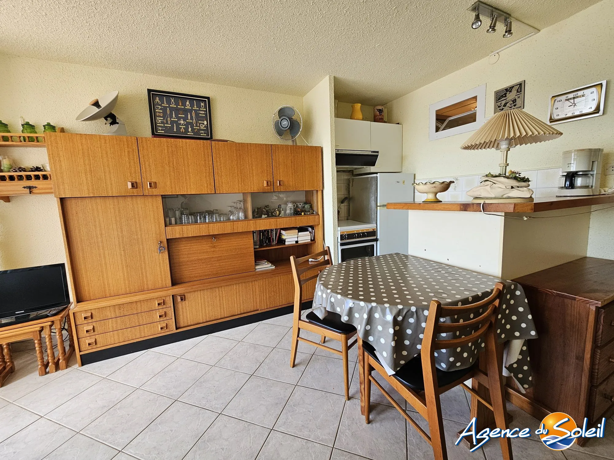 Bel appartement T2 avec terrasse et piscine à Gruissan, vue dégagée, idéal pour résidence ou investissement 